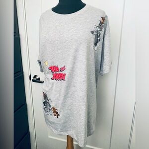 Freeze Disney Tom and Jerry Graphic Tee in Gray